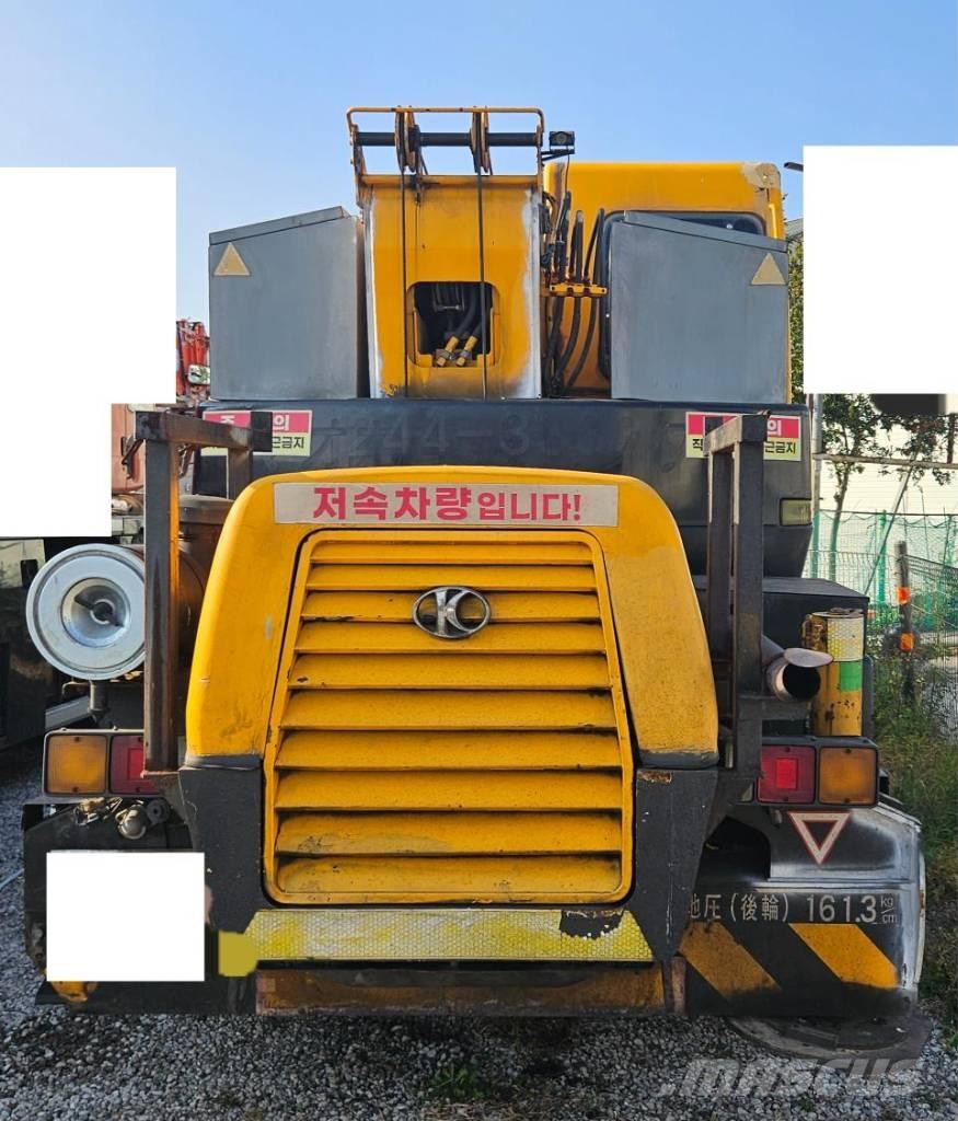 Kato MR 100 Ruwterrein kranen