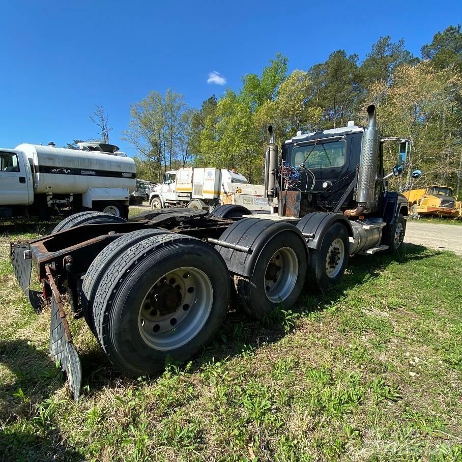 Mack CHN613 Trekkers