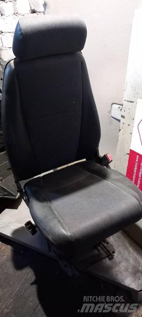 Scania 124.      2401822 Cabine en interieur
