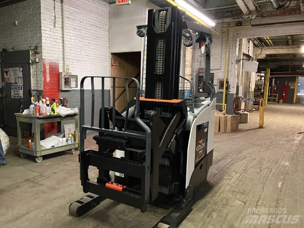 Crown RM6025-45 Reachtruck voor hoog niveau