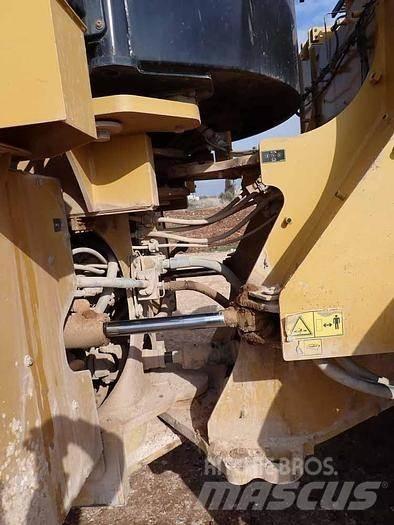 CAT 966M Wielladers
