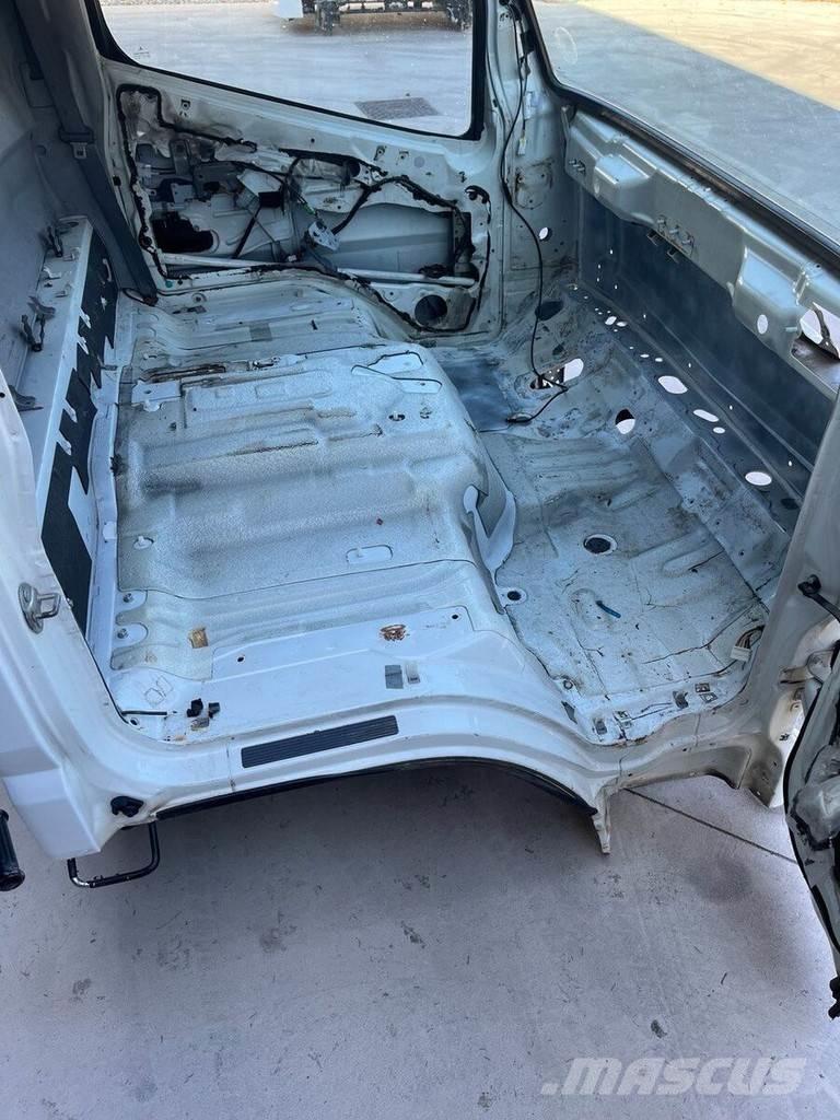 Mitsubishi S MODEL Cabine en interieur