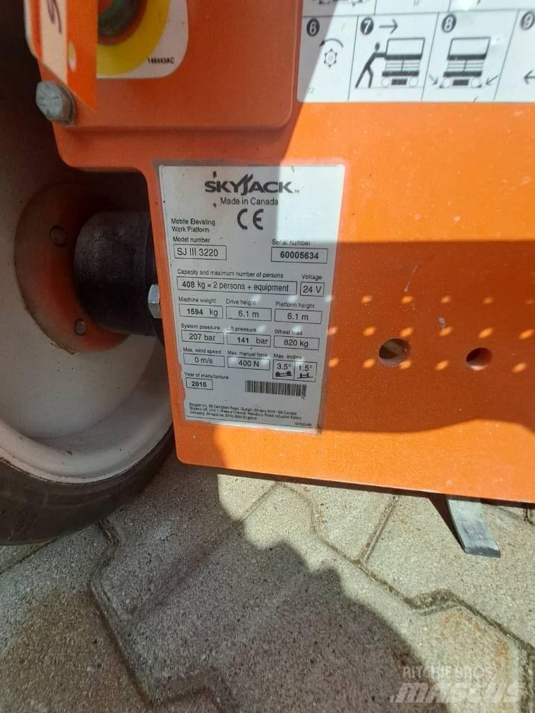 SkyJack SJIII 3220 Schaarhoogwerkers