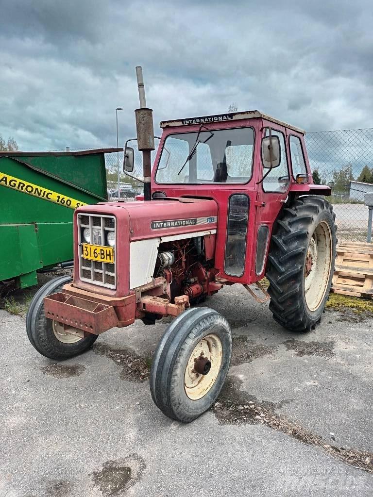 International 674 Tractoren