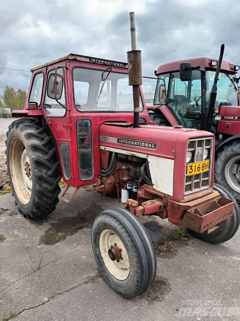 International 674 Tractoren