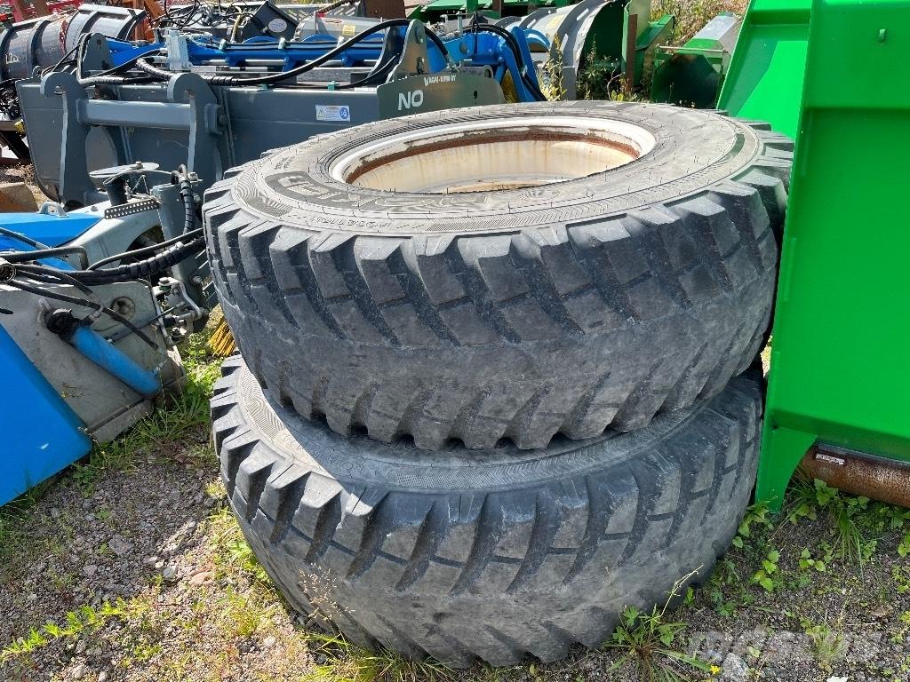 Nokian 16.9 R28 Banden, wielen en velgen