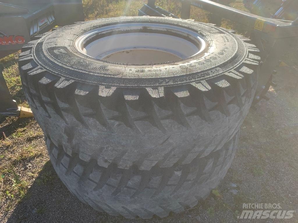 Nokian 16.9 R28 Banden, wielen en velgen