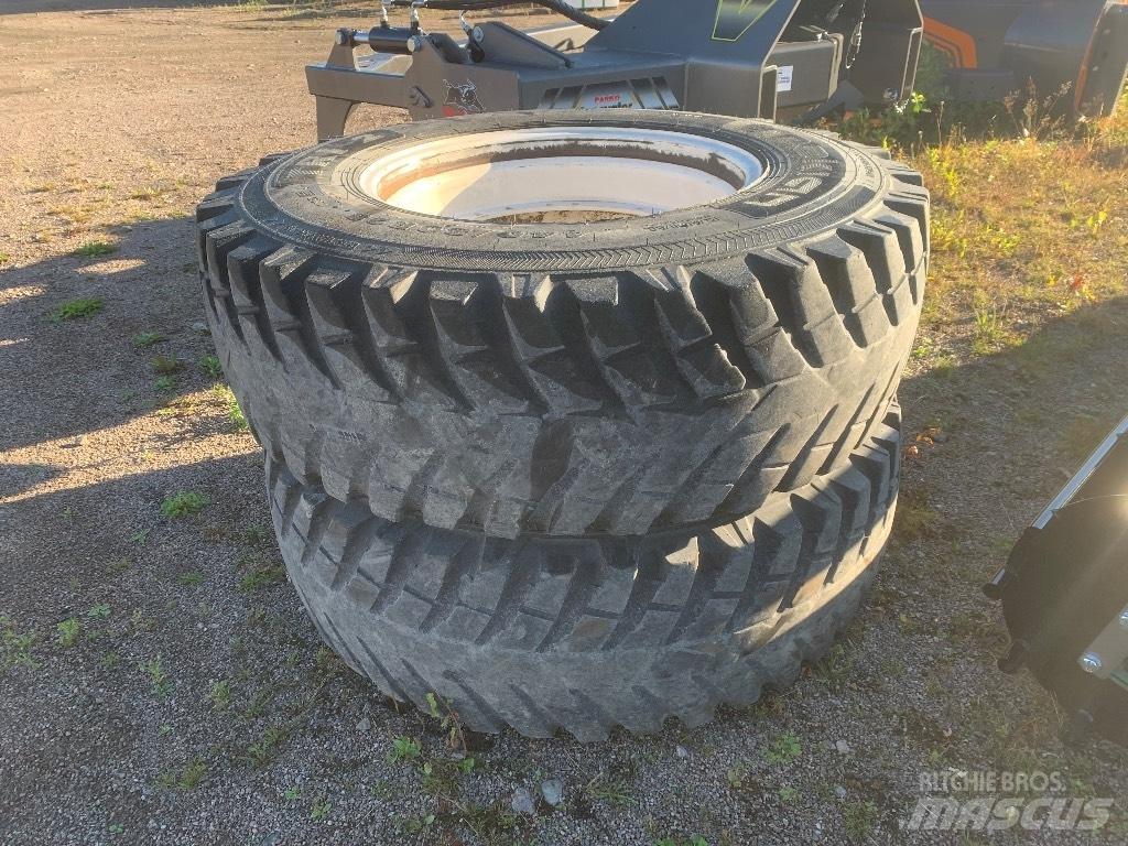 Nokian 16.9 R28 Banden, wielen en velgen