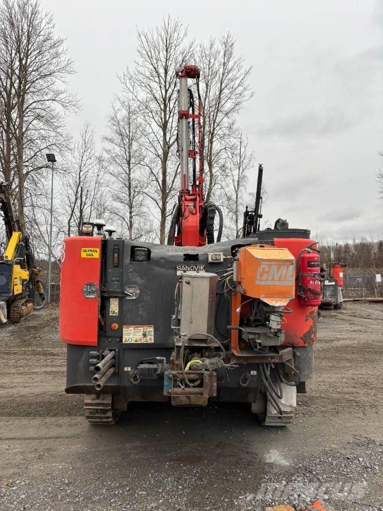 Sandvik Dino DC400Ri Surface drill rigs