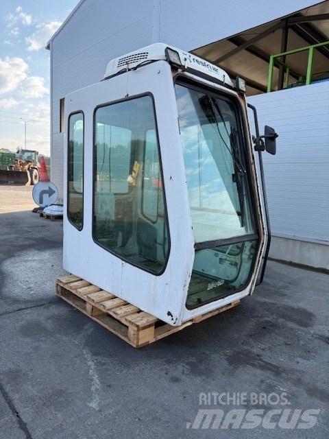 Liebherr CAB SERIE B Cabine en interieur