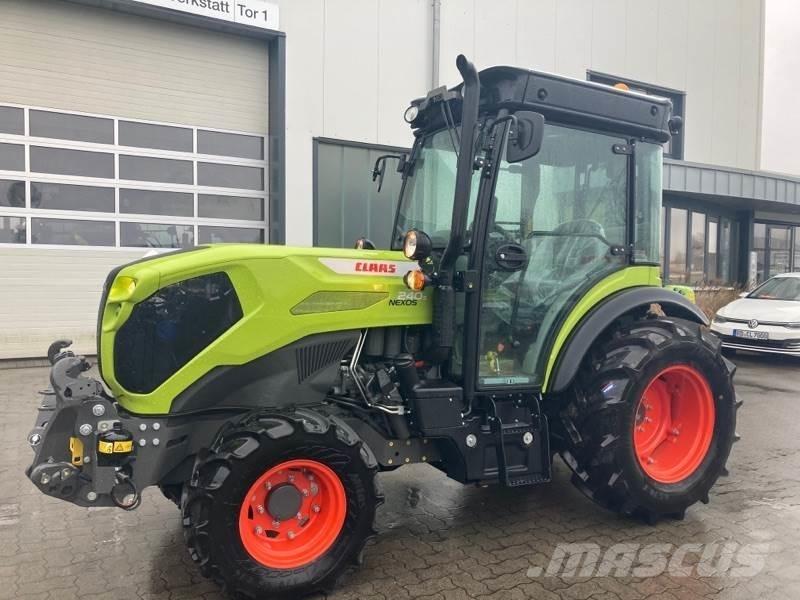 CLAAS NEXOS 240 S Tractoren