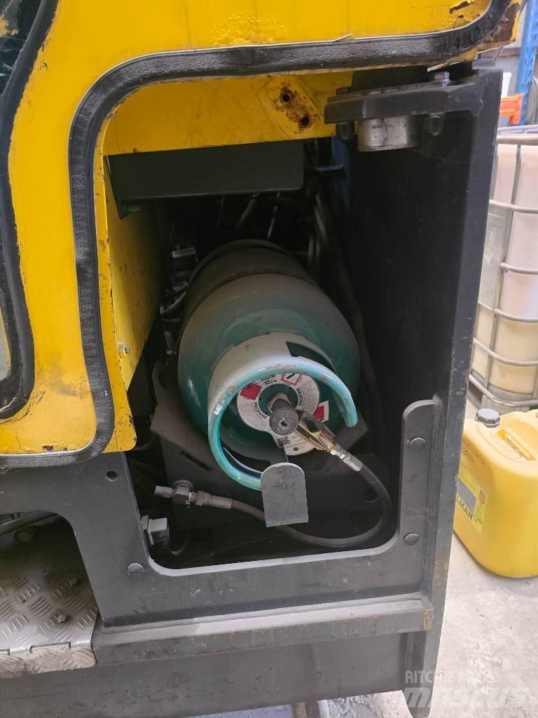 Combilift C4000LPG Four-way truck