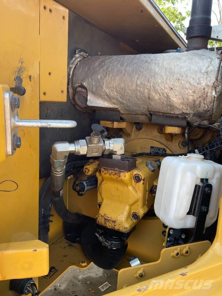 CAT 310 Rupsgraafmachines