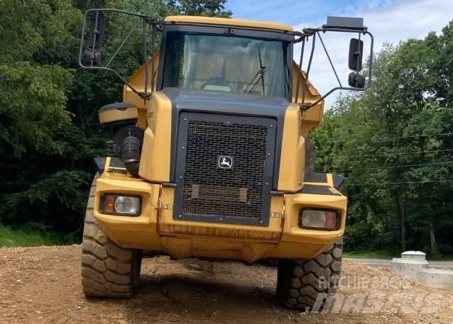 John Deere 300 D Knik dumptrucks