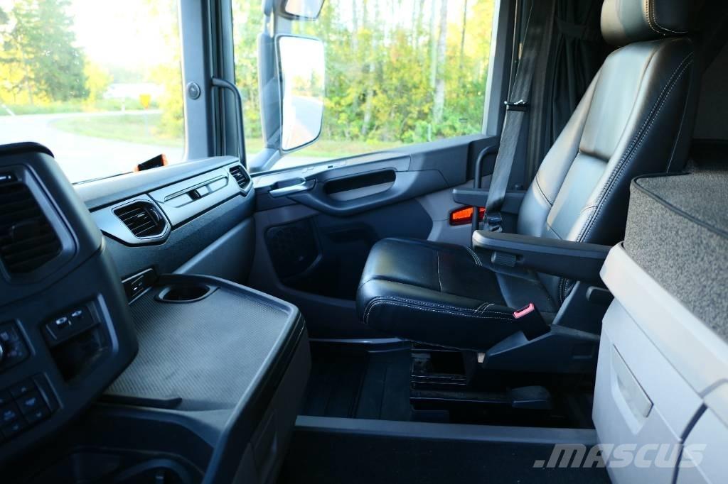 Scania R590B6x2nb Vrachtwagen met containersysteem