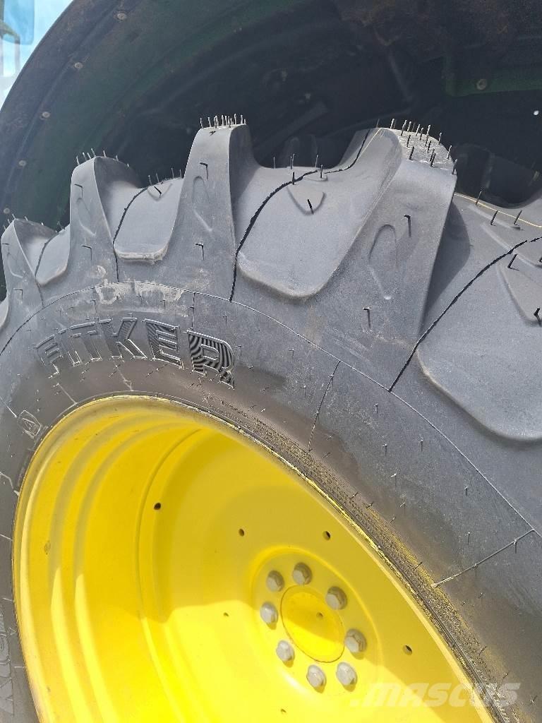 John Deere 6110R Tractoren
