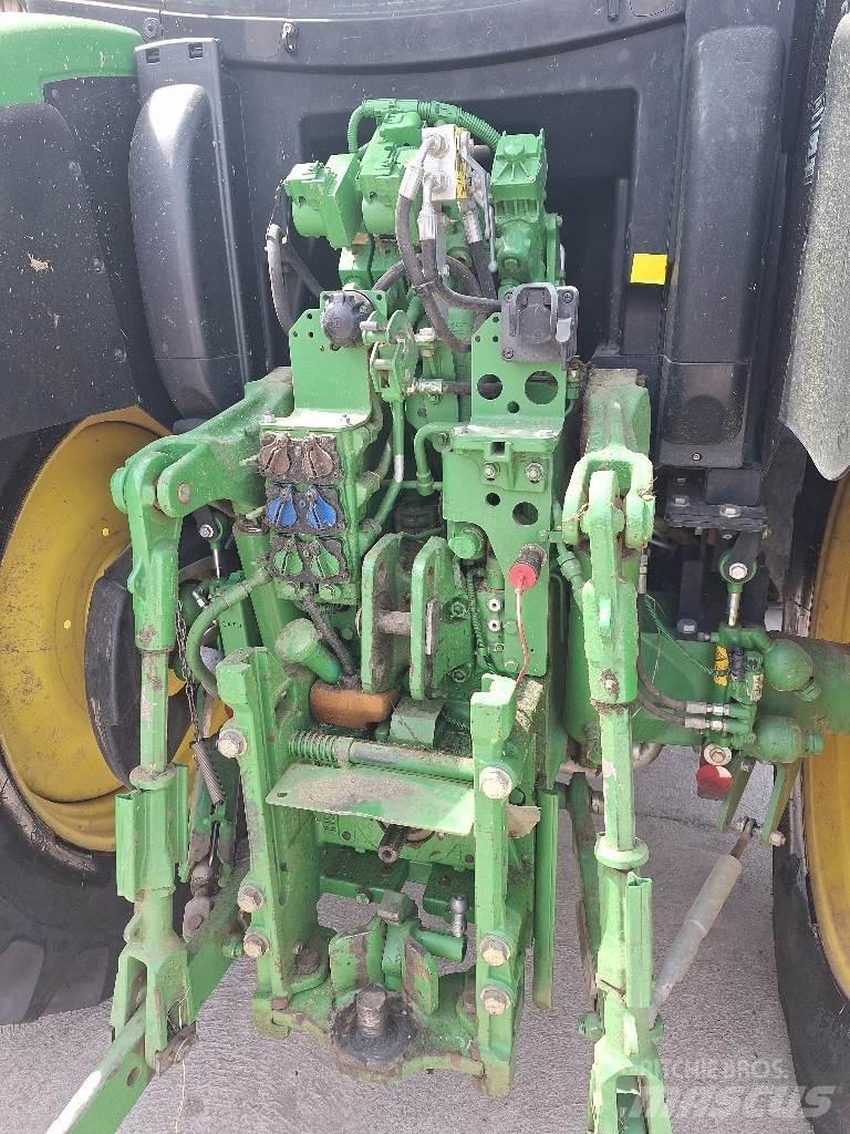 John Deere 6110R Tractoren