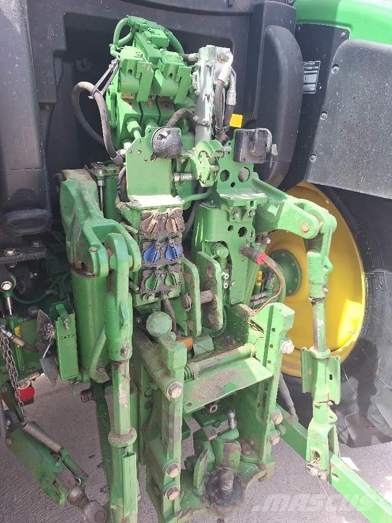 John Deere 6110R Tractoren