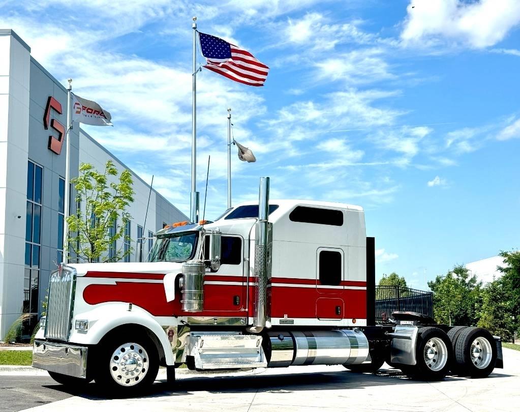 Kenworth W 900 Trekkers