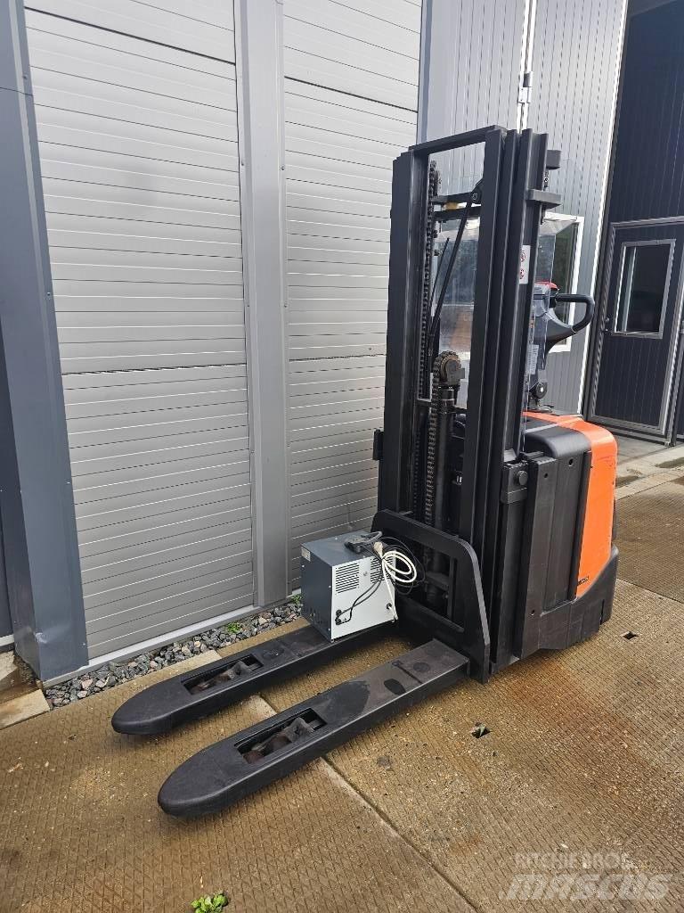 BT SPE 125 L 4150mm Stapelaar meeloop