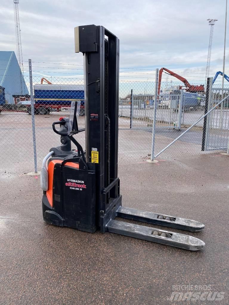 Toyota BT SPE 140 Stapelaar meeloop