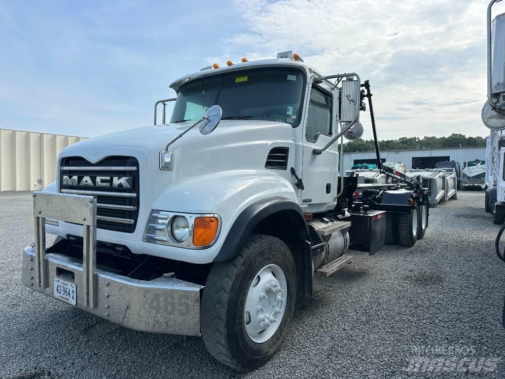 Mack CV 713 Containertrucks met kabelsysteem