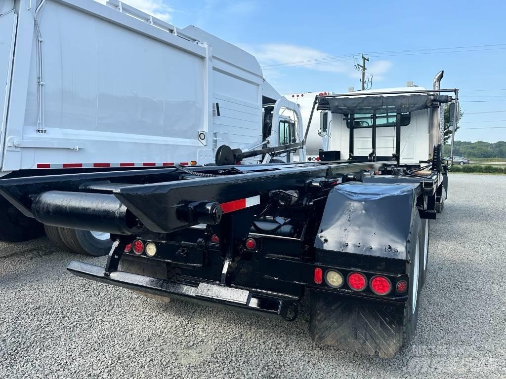 Mack CV 713 Containertrucks met kabelsysteem