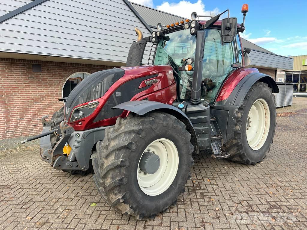 Valtra T 174 Versu Tractoren