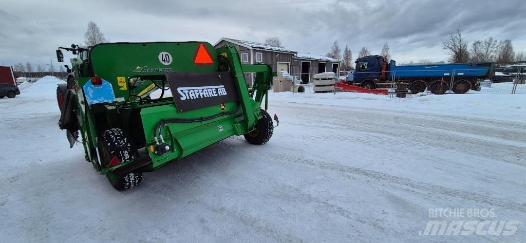 John Deere 835 Maaikneuzers