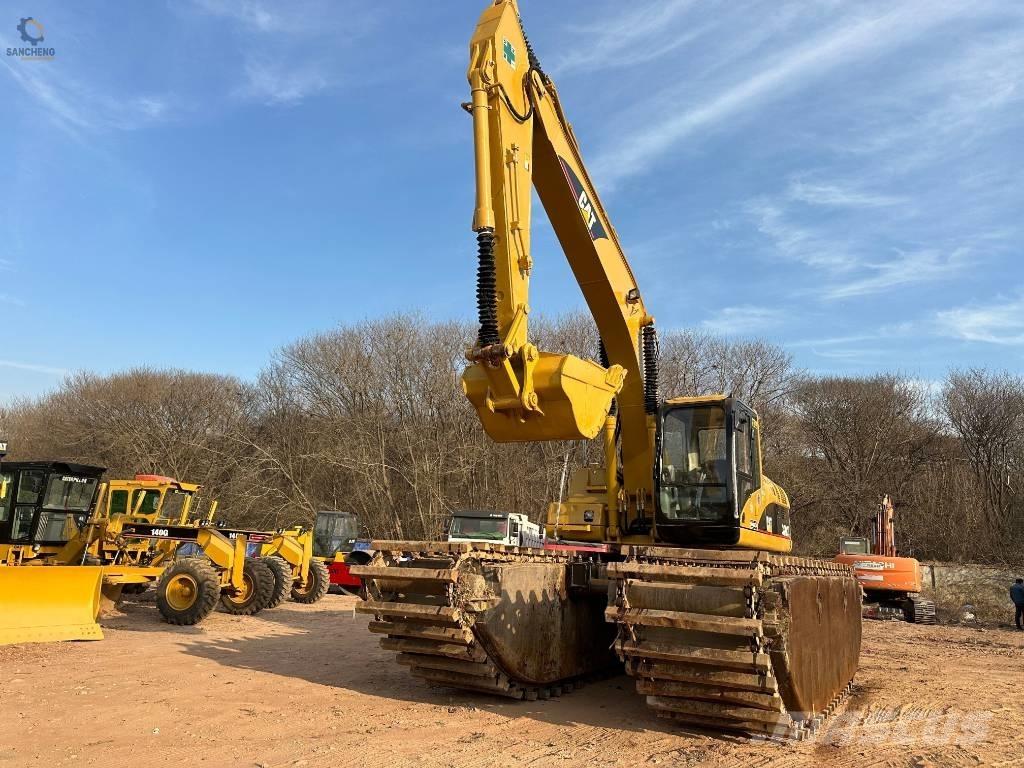 CAT 320 C L Amfibische graafmachines