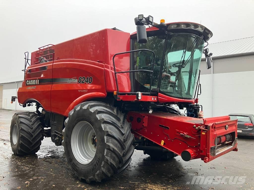 Case IH Axial 8240 Maaidorsmachines