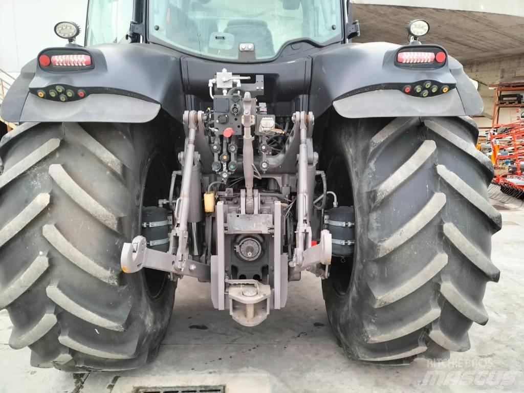 CLAAS Axion 810 Tractoren