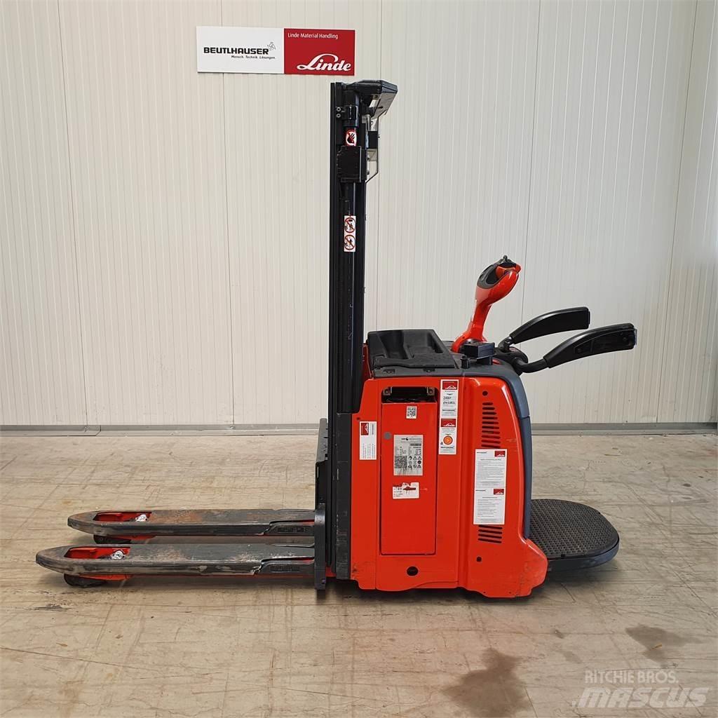Linde D12AP Stapelaar meeloop