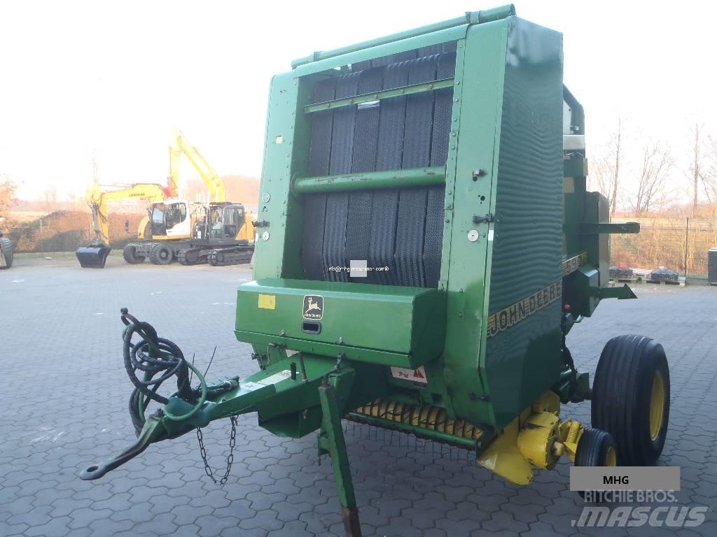 John Deere 590 Ronde-balenpersen