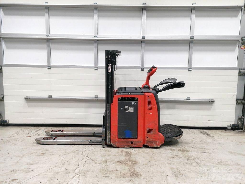 Linde D12AP Stapelaar meeloop