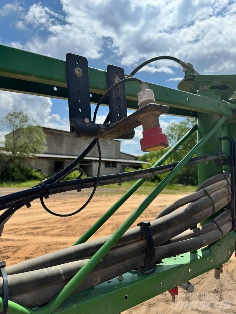 Amazone UX 11200 Getrokken spuitmachines