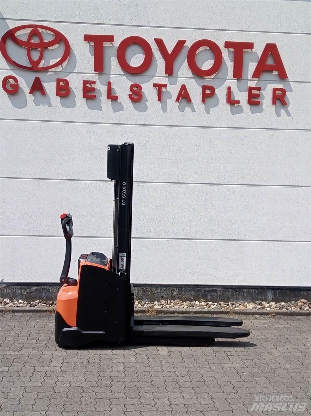 Toyota SWE120L Stapelaar meeloop