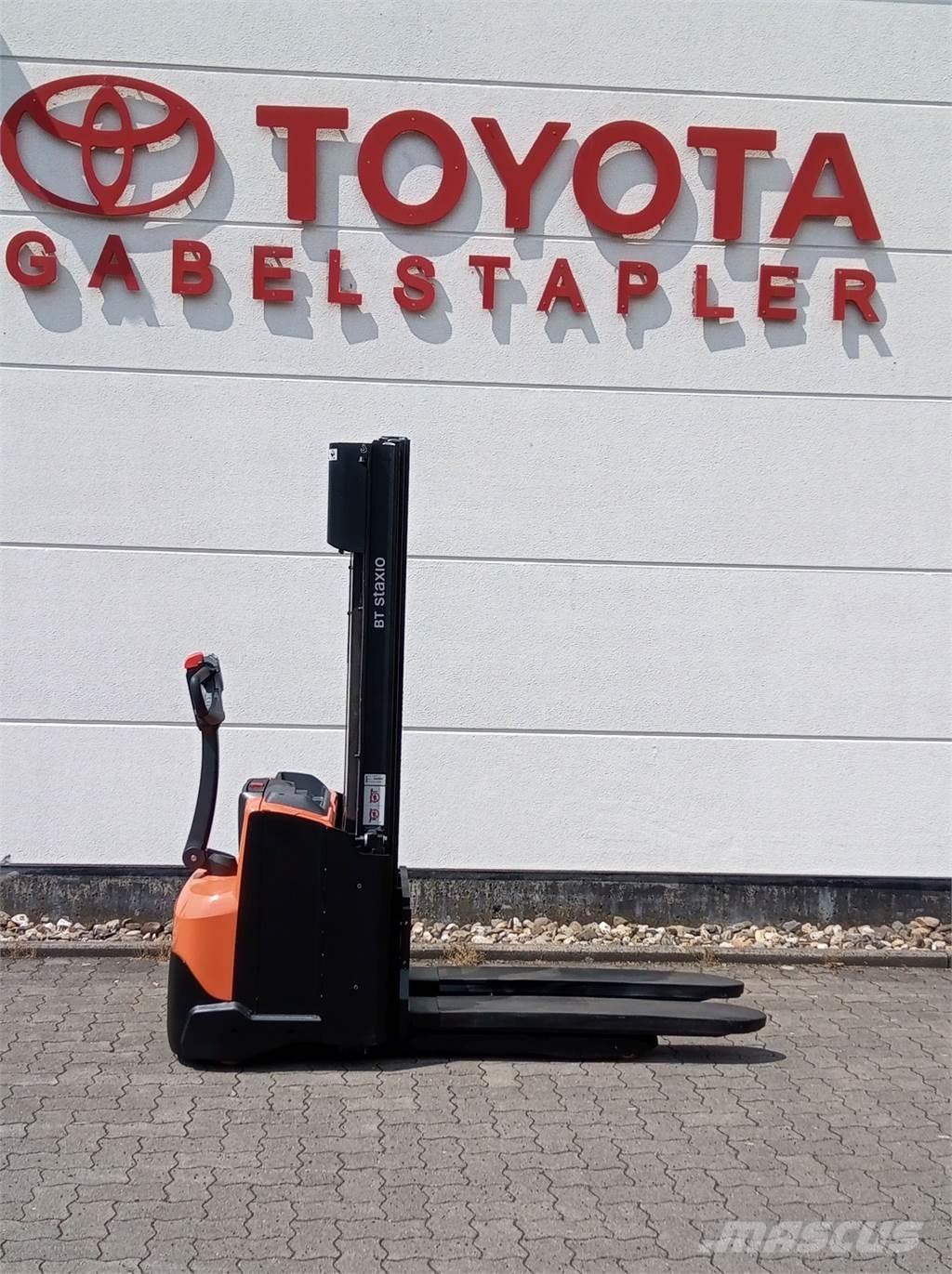 Toyota SWE120L Stapelaar meeloop