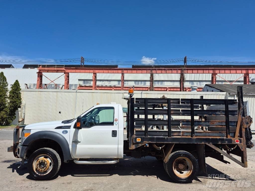 Ford F 550 Bestelwagens met open laadbak