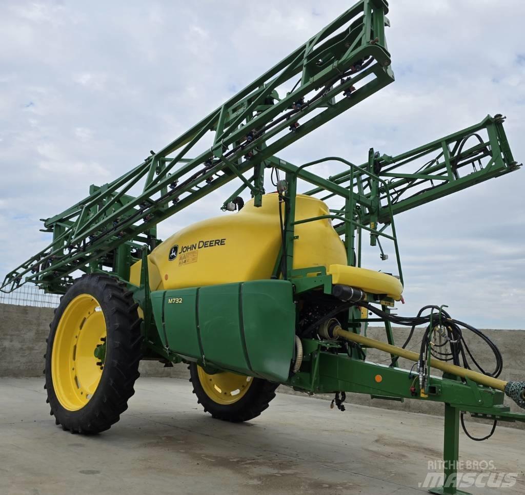 John Deere M 732 Getrokken spuitmachines