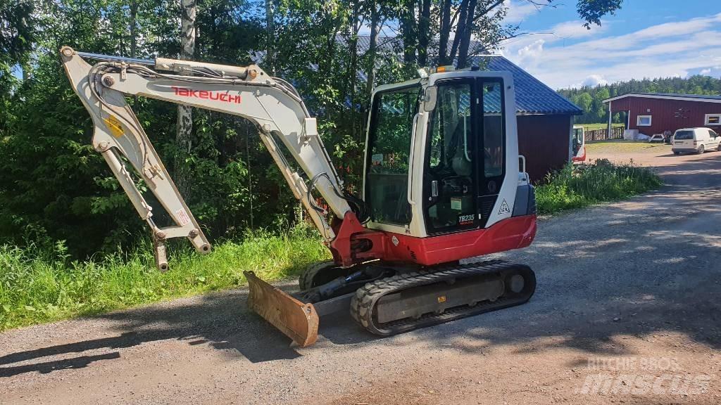 Takeuchi TB235 Minigraafmachines < 7t