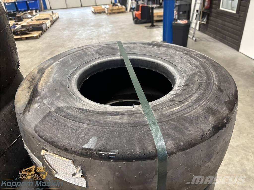 Rottne EGS 26x12 Banden, wielen en velgen