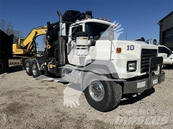 Mack RD688S Trekkers
