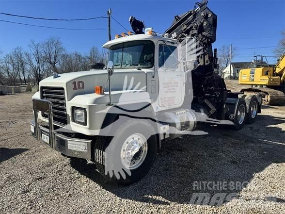 Mack RD688S Trekkers