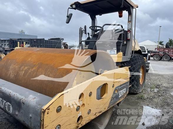 Volvo SD115B Trilrolwalsen