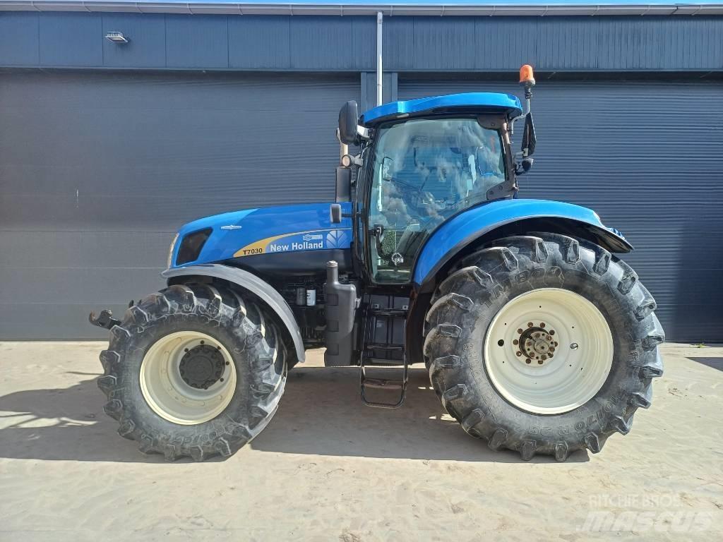 New Holland T7030AC Tractoren