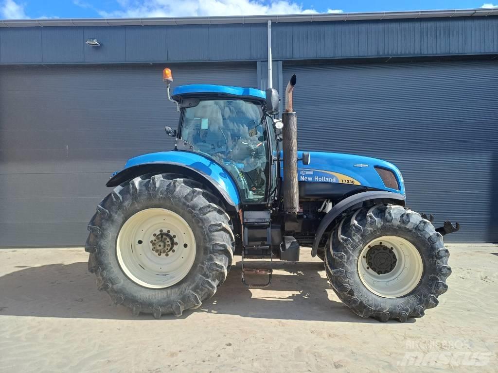 New Holland T7030AC Tractoren