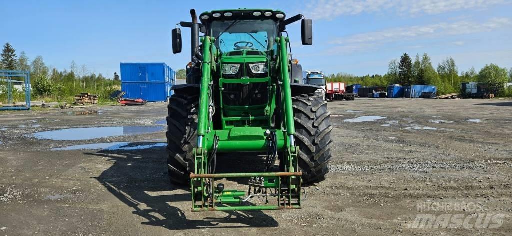 John Deere 6215R Tractoren