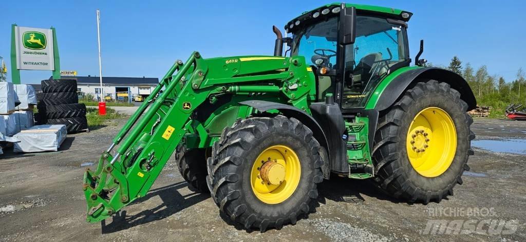 John Deere 6215R Tractoren