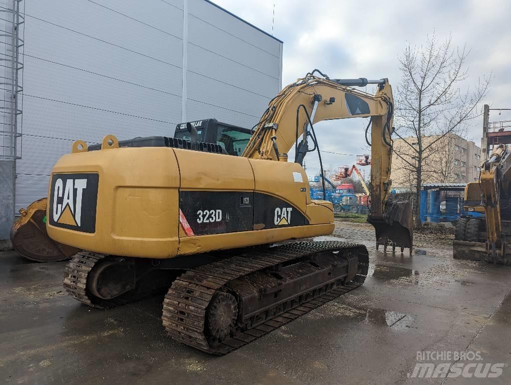 CAT 323 D Rupsgraafmachines